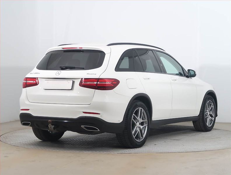 Mercedes-Benz GLC (2017) AMG line 350 d 4MATIC - fotka 5 z 21