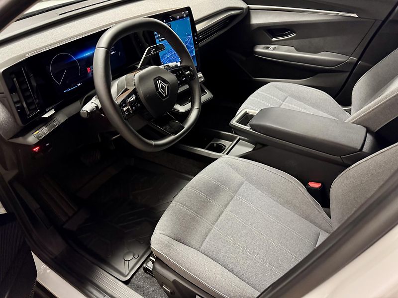 Renault Mégane (2023) E TECH Evolution EV60 1MAJITEL - fotka 10 z 40
