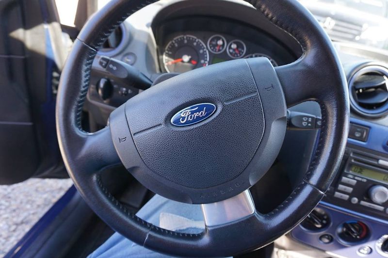 Ford Fiesta (2008) 1,3 NOVÉ V ČR - fotka 18 z 26