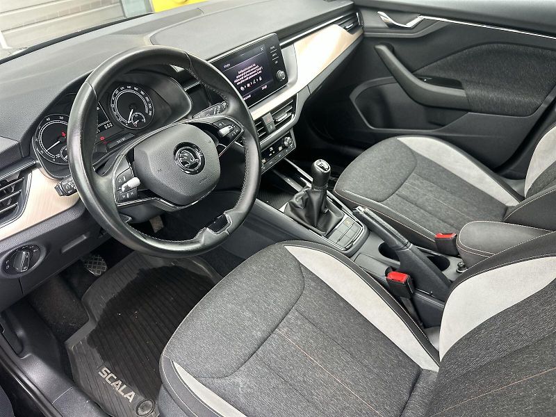 Škoda Scala (2023) 1.5 TSI Style - fotka 6 z 30