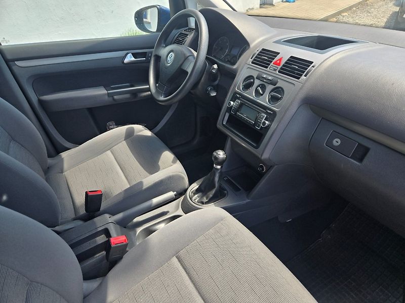 Volkswagen Touran (2009) 1.9 TDI Serviska,Rozvody - fotka 17 z 25
