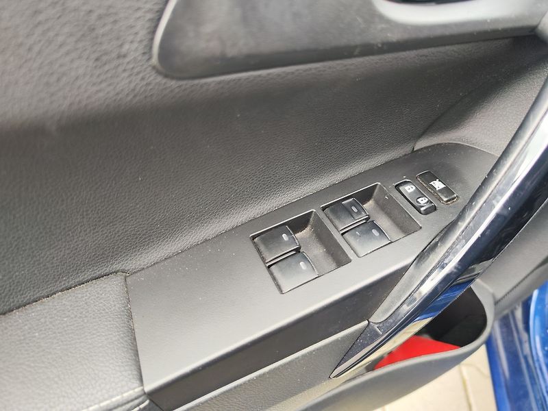 Toyota Auris 1.6 D-4D/82kW Executive ČR - fotka 27 z 30
