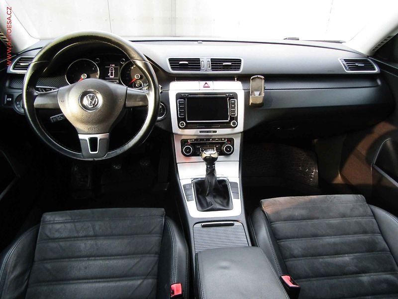 Volkswagen Passat (2010) 2.0TDi, Navigace - fotka 8 z 18