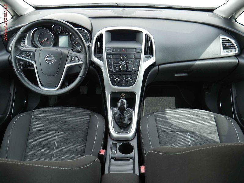 Opel Astra (2013) 1.4T, ČR, Klima - fotka 8 z 19