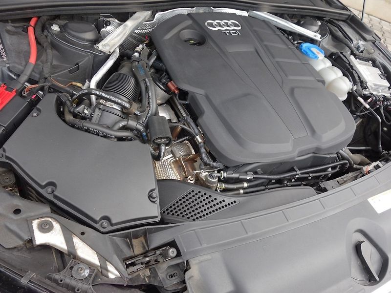 Audi A4 (2016) 2.0TDI 140kW QUATTRO -NEZ.TOP! - fotka 36 z 43