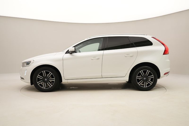Volvo XC60 D4 AWD MOMENTUM REZERVACE - fotka 9 z 43
