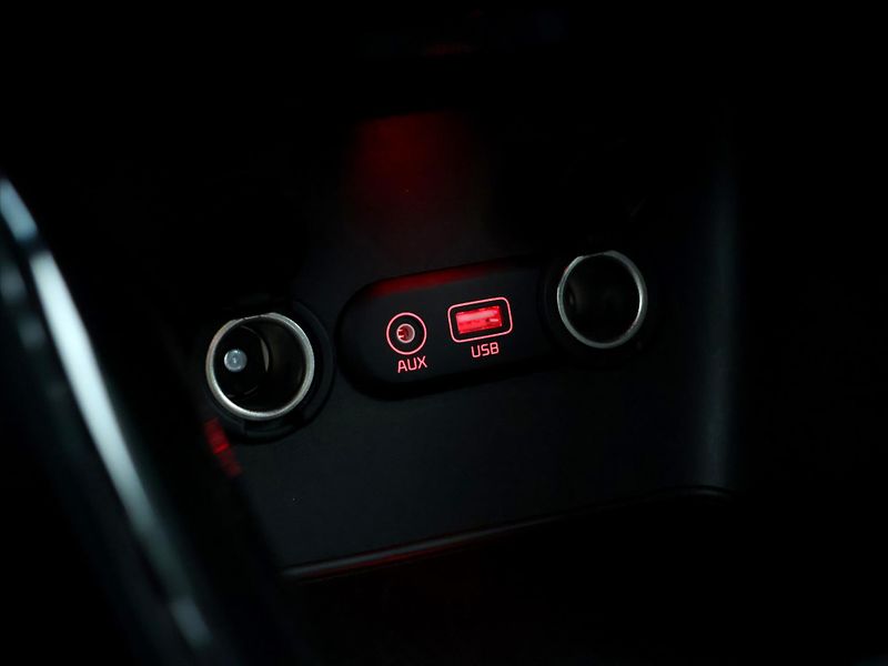 Kia Ceed 1,6 CRDi 100kW GT-Line CZ Navi - fotka 29 z 38