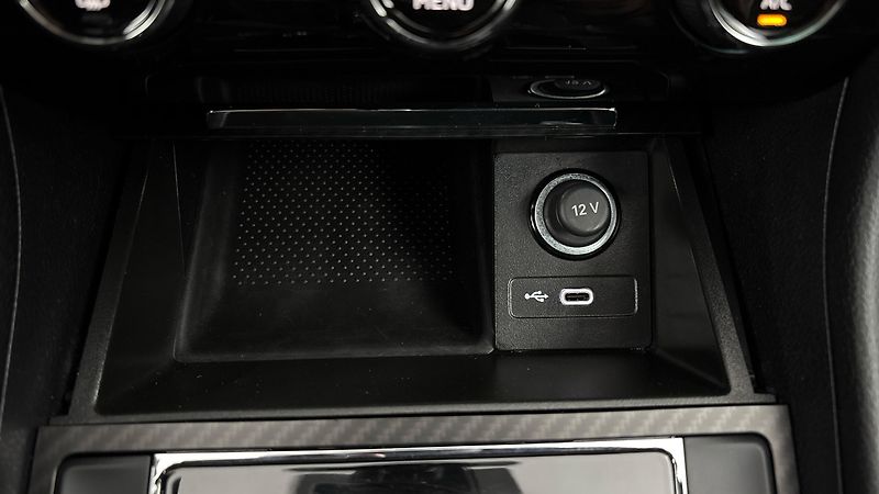Škoda Superb 2.0 TDI DSG 4x4 Sportline Comb - fotka 23 z 29