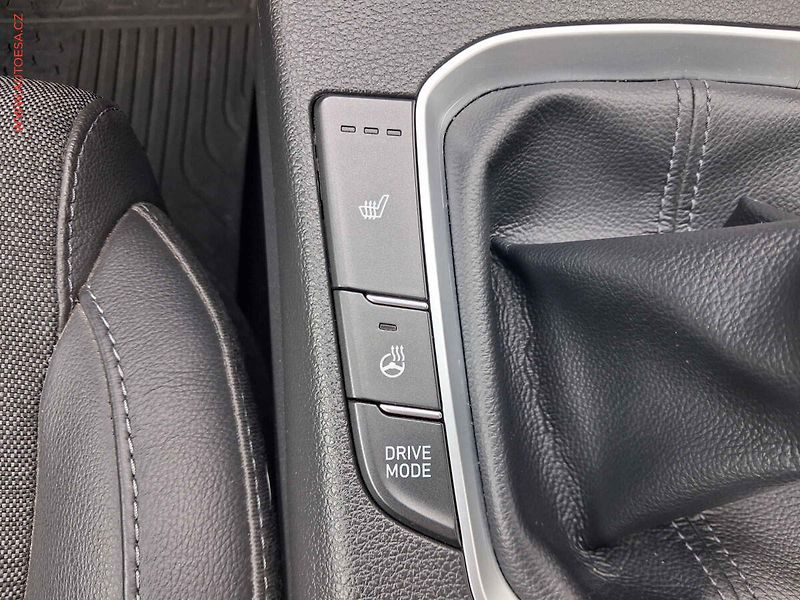 Hyundai i30 (2022) 1.5 i, 1.maj,ČR, LED, park. - fotka 13 z 19