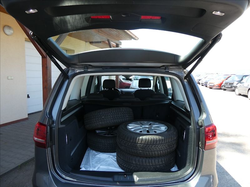 Volkswagen Sharan 2,0 TDi 110kW webasto, 2x kola - fotka 18 z 50