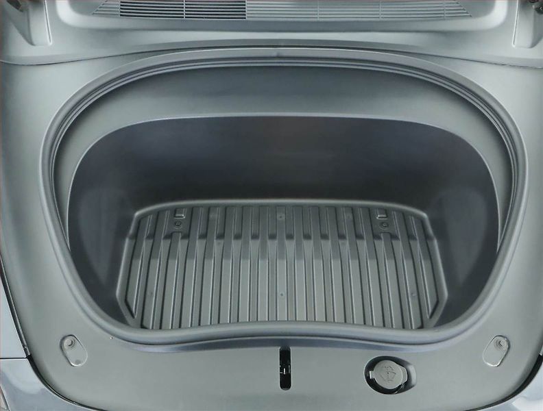 Tesla Model 3 (2025) Standard Range 60kWh, SoH 98% - fotka 16 z 34