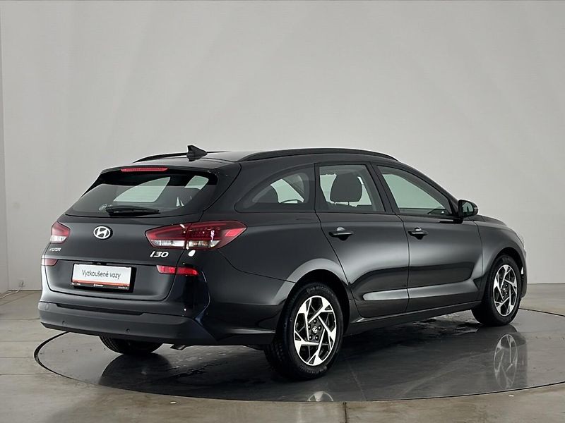 Hyundai i30 Smart DCT - fotka 2 z 26