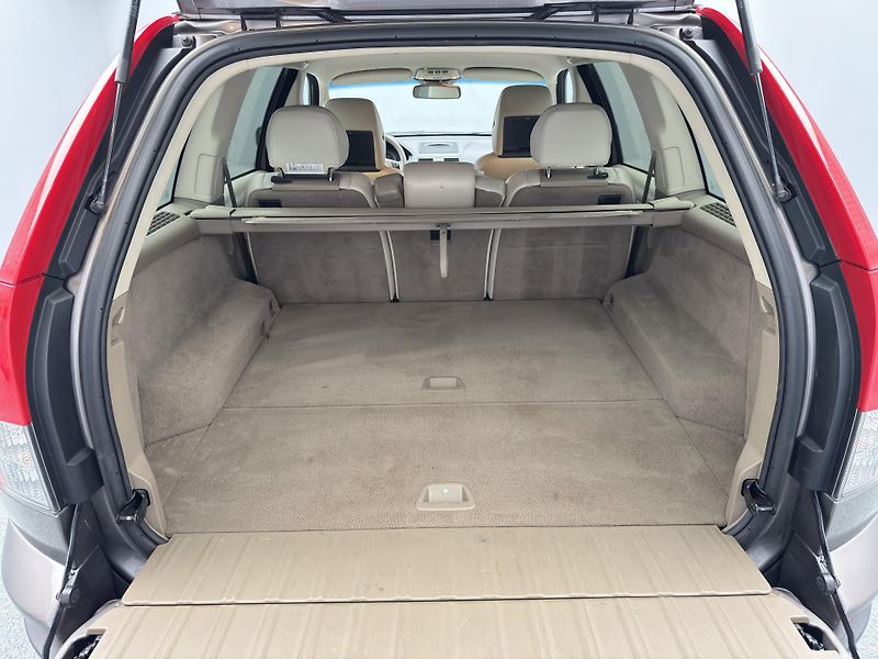 Volvo XC90 D5 AWD SUMMUM AUT CZ  - fotka 5 z 41