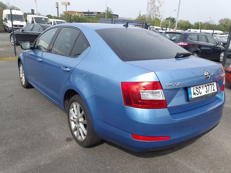 Škoda Octavia 1,6TDi 81kW DSG ! ČR !  KRASAV - fotka 12 z 33
