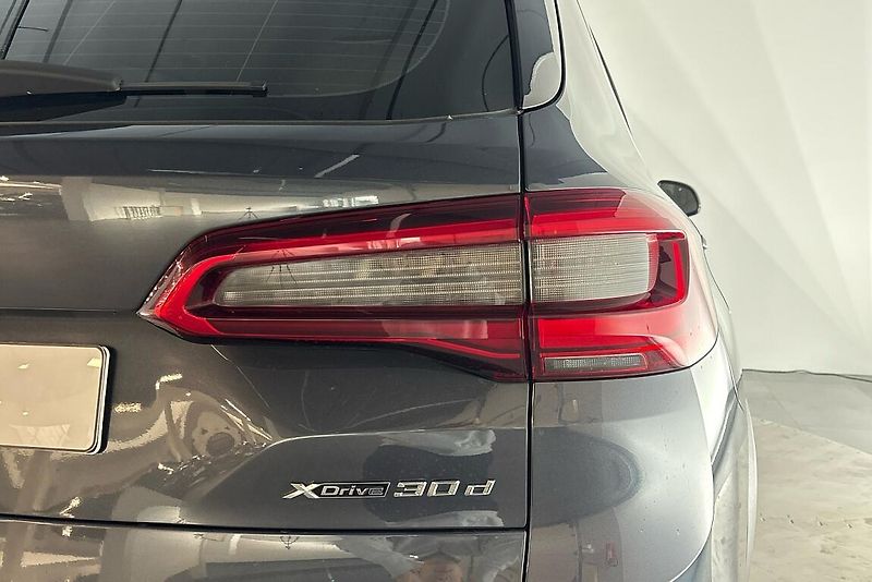 BMW X5 xDrive30d - fotka 4 z 12