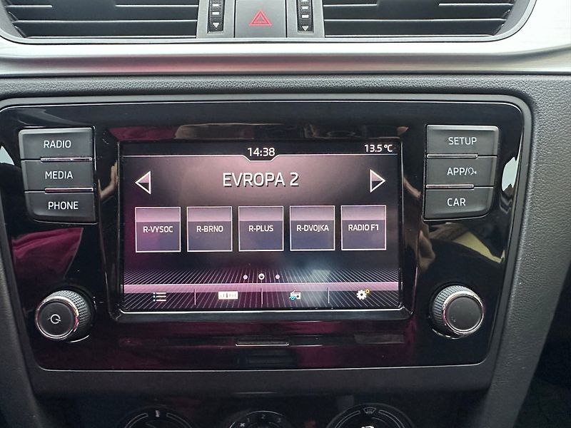 Škoda Rapid 1.4 TSI DSG/1MAJ/CZ/DPH/Výhřev - fotka 24 z 37