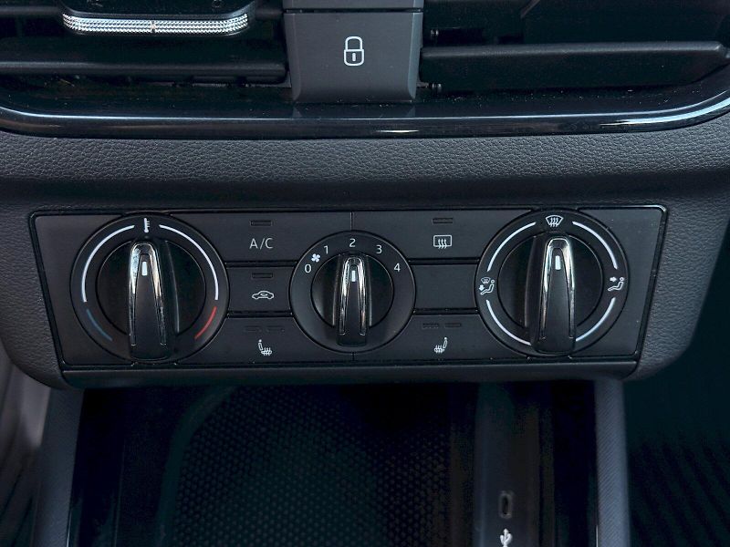 Škoda Kamiq (2022) 1.0 TSI 81 kW Ambition Plus - fotka 14 z 21