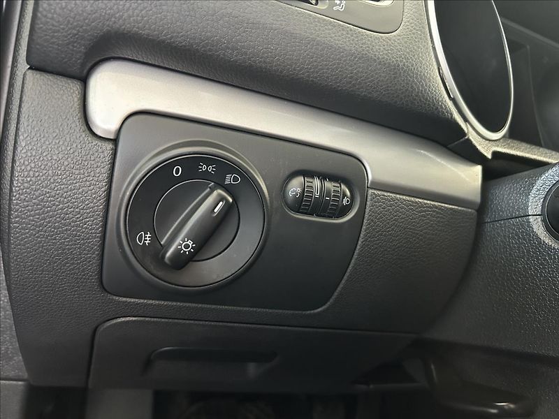 Volkswagen Golf 1,6   TDI,SERVISKA,2.MAJITEL - fotka 11 z 22