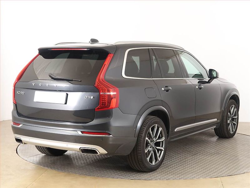 Volvo XC90 (2017) D5 AWD - fotka 5 z 19