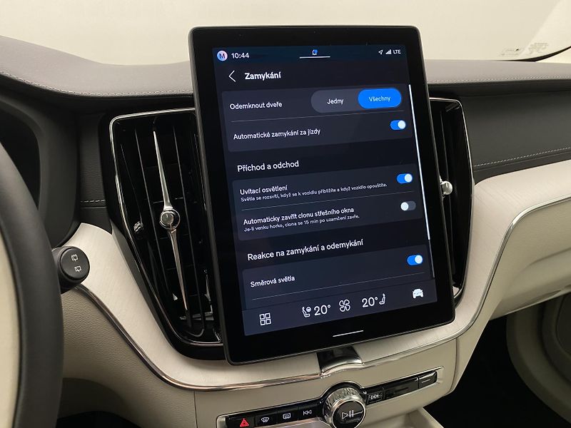 Volvo XC60 T8 AWD RECHARGE REZERVACE - fotka 56 z 66