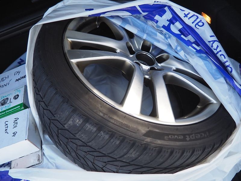 Audi A4 (2013) 2.0 TDI, 4x4, AT, S-Line - fotka 14 z 39