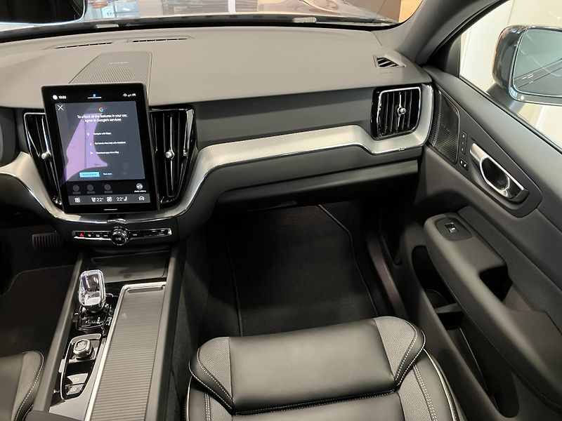 Volvo XC60 T6 AWD Black Edition Plus AT8 - fotka 17 z 40