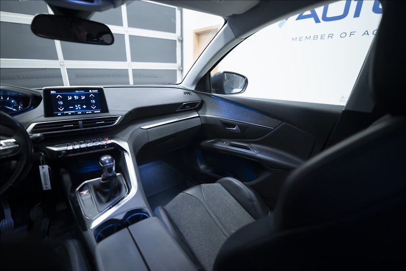 Peugeot 5008 1,2 PT KAMERA VÝHŘEV 7 MÍST ČR - fotka 15 z 36