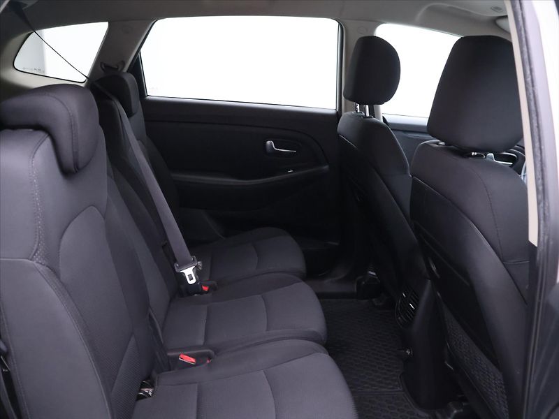Kia Carens 1,7 CRDi 85kW CZ Comfort 2.Maj - fotka 12 z 29
