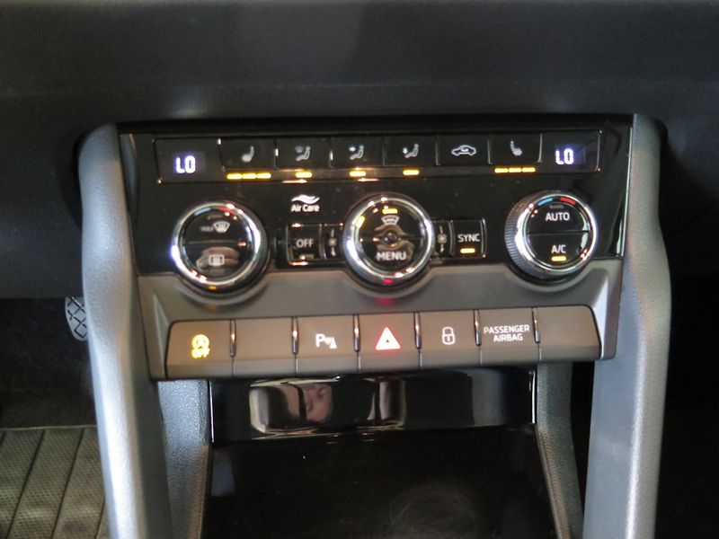 Škoda Karoq (2019) 1.5TSI,klima,navi,výhřev,Style - fotka 9 z 29