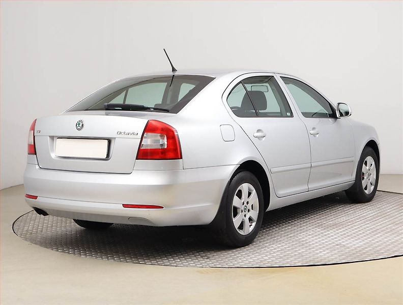 Škoda Octavia (2011) 1.8 TSI, Xenony, Tempomat - fotka 5 z 17