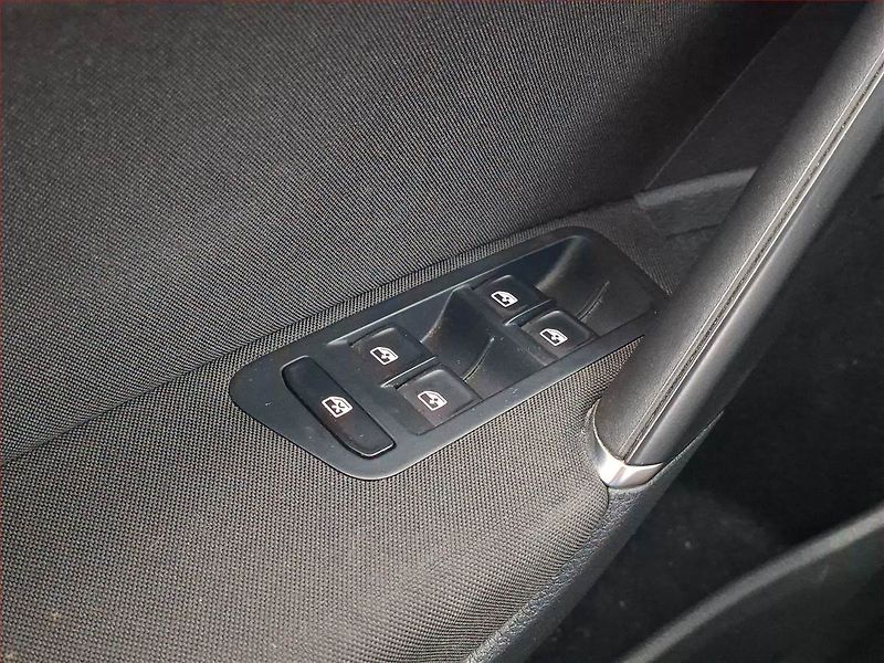 Volkswagen Golf (2018) 1.0 TSI, Tempomat - fotka 18 z 19