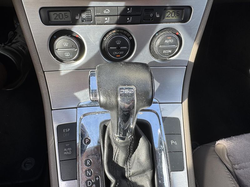 Volkswagen Passat (2006) Automat DSG-Parrot-Nová STK - fotka 23 z 28