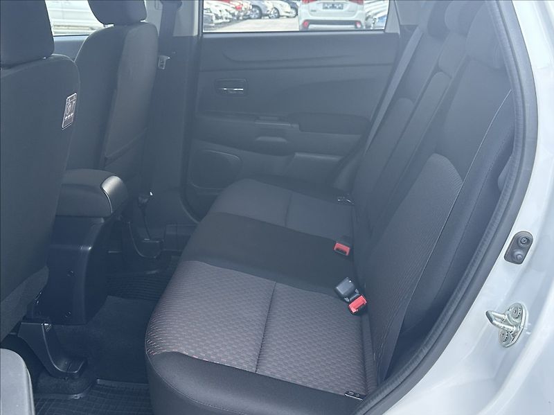 Mitsubishi ASX 2,2 DI-D 150PS  Intense+ A/T 4 - fotka 14 z 51