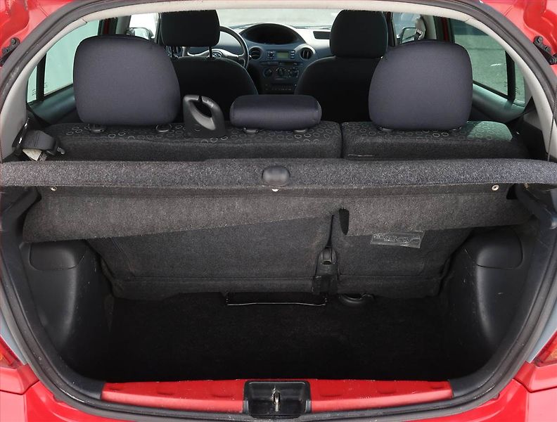 Toyota Yaris (2006) 1.0 VVT-i, po STK, zamluveno - fotka 13 z 14