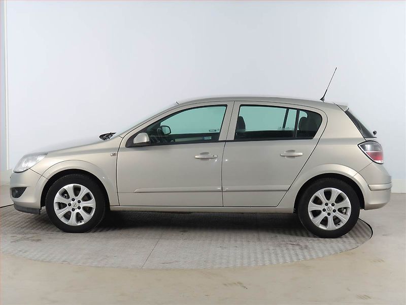 Opel Astra (2008) 1.6 16V, Serv.kniha - fotka 3 z 17