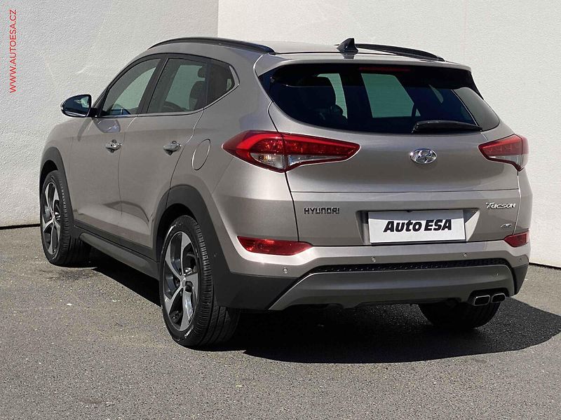 Hyundai Tucson (2016) 2.0 CRDi 4x4, AT, LED, panor - fotka 6 z 20