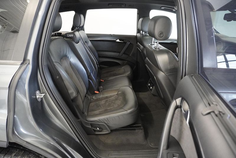 Audi Q7  4,2 TDI QUATTRO S-LINE AUT. - fotka 28 z 40