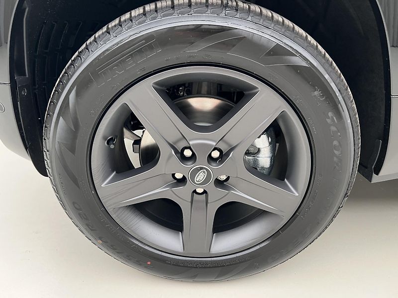 Land Rover Defender 110 D250 X-DYNAMIC SE AWD AUT  - fotka 14 z 45