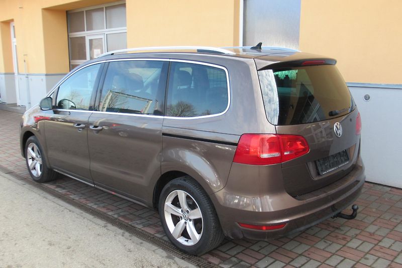 Volkswagen Sharan 2.0TDI 4x4 PANORAMA NAVI TAŽNÉ - fotka 2 z 28