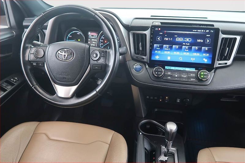 Toyota RAV4 (2017) 2.5 Hybrid - fotka 7 z 21