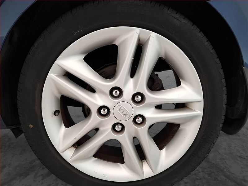 Kia Ceed (2007) LX 1.6 i, Serv.kniha, nová STK - fotka 15 z 17