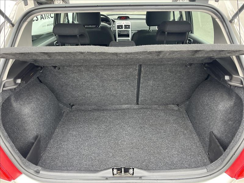 Peugeot 307 1,4 i 16v - fotka 16 z 18