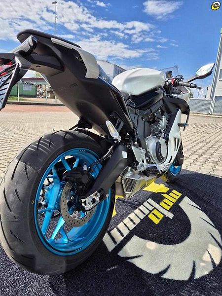 CFMOTO (2026) 675 SR-R - SKLADEM - fotka 14 z 43