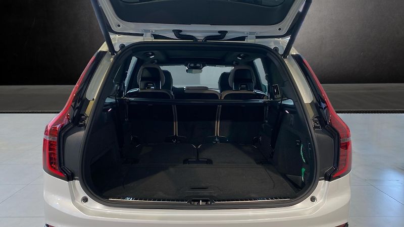 Volvo XC90 (2026) ULTRA DARK, T8 AWD, 228+107 kW - fotka 7 z 14
