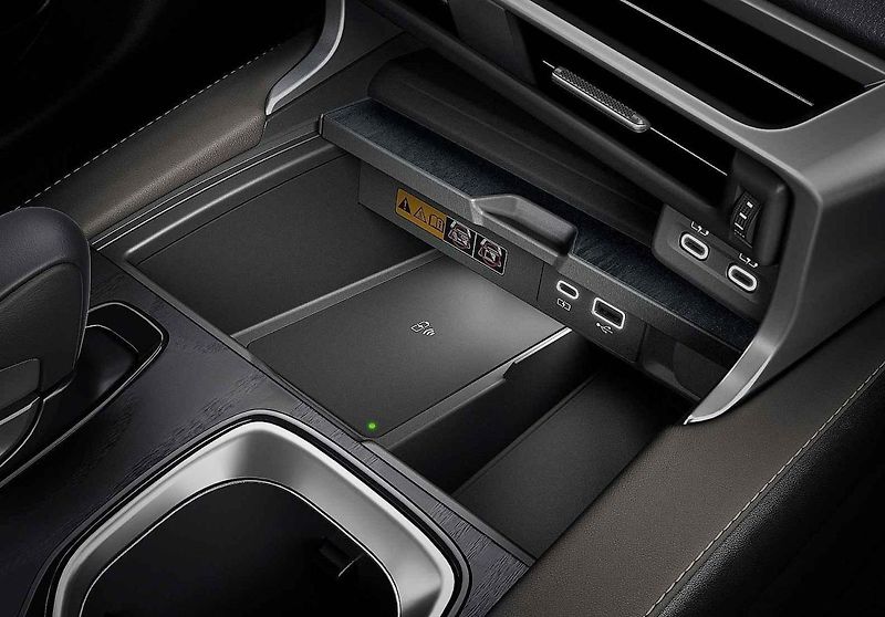 Auto jsem zatím zkoušel na pár desítkách kilometrů venkovských silnic