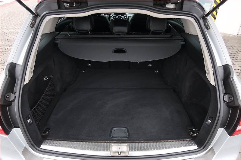 Mercedes-Benz Třídy C (2015) C 220 d, Automat, Navi - fotka 14 z 21