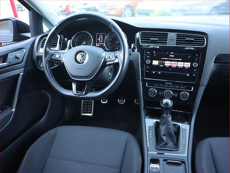 Volkswagen Golf (2018) 1.0 TSI, Navi, Tempomat - fotka 7 z 18