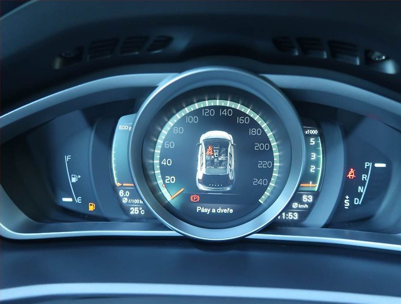 Volvo V40 (2016) 2.0 D3, Automat, Serv.kniha - fotka 11 z 18