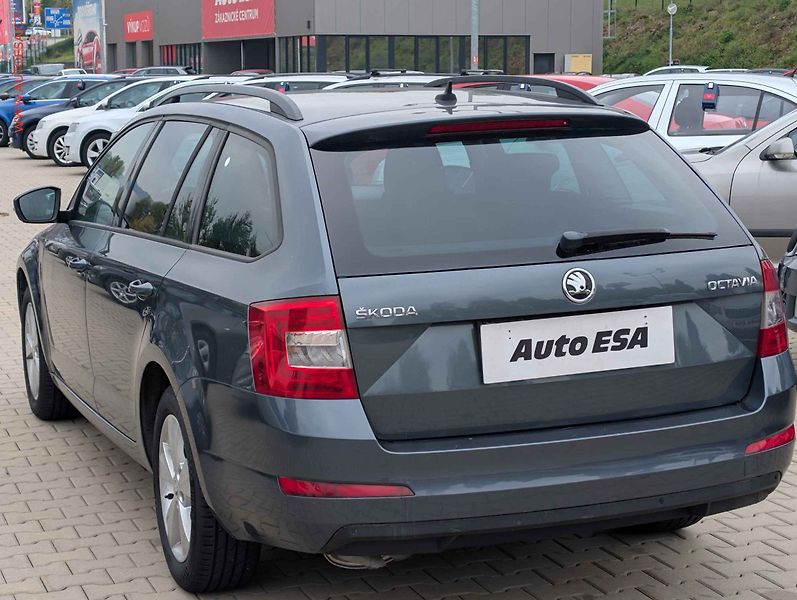 Škoda Octavia (2015) 1.4 TSi, Elegance, DSG, +kola - fotka 4 z 22