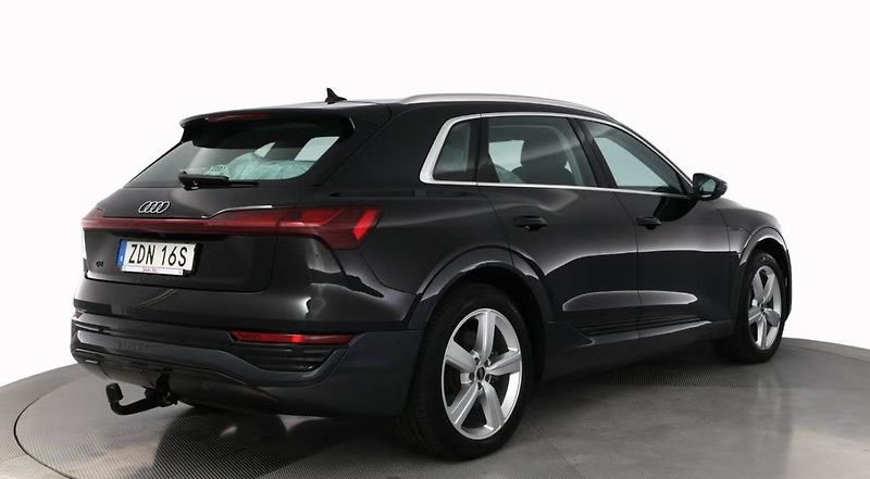Audi Q8 e-tron 55 Q Kamera Tažné LED Vzduch - fotka 6 z 27